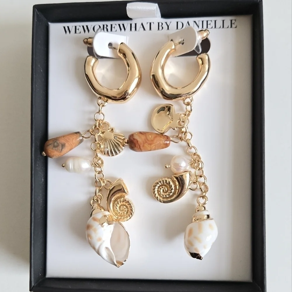 New WeWoreWhat Seashell Charm Gold Hoop Drop Earrings New In Box